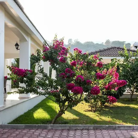 Villa Khan
